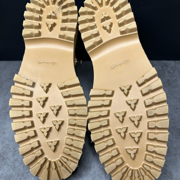 Madewell The Henry Lugsole Boot in Suede - Picture 4 of 6